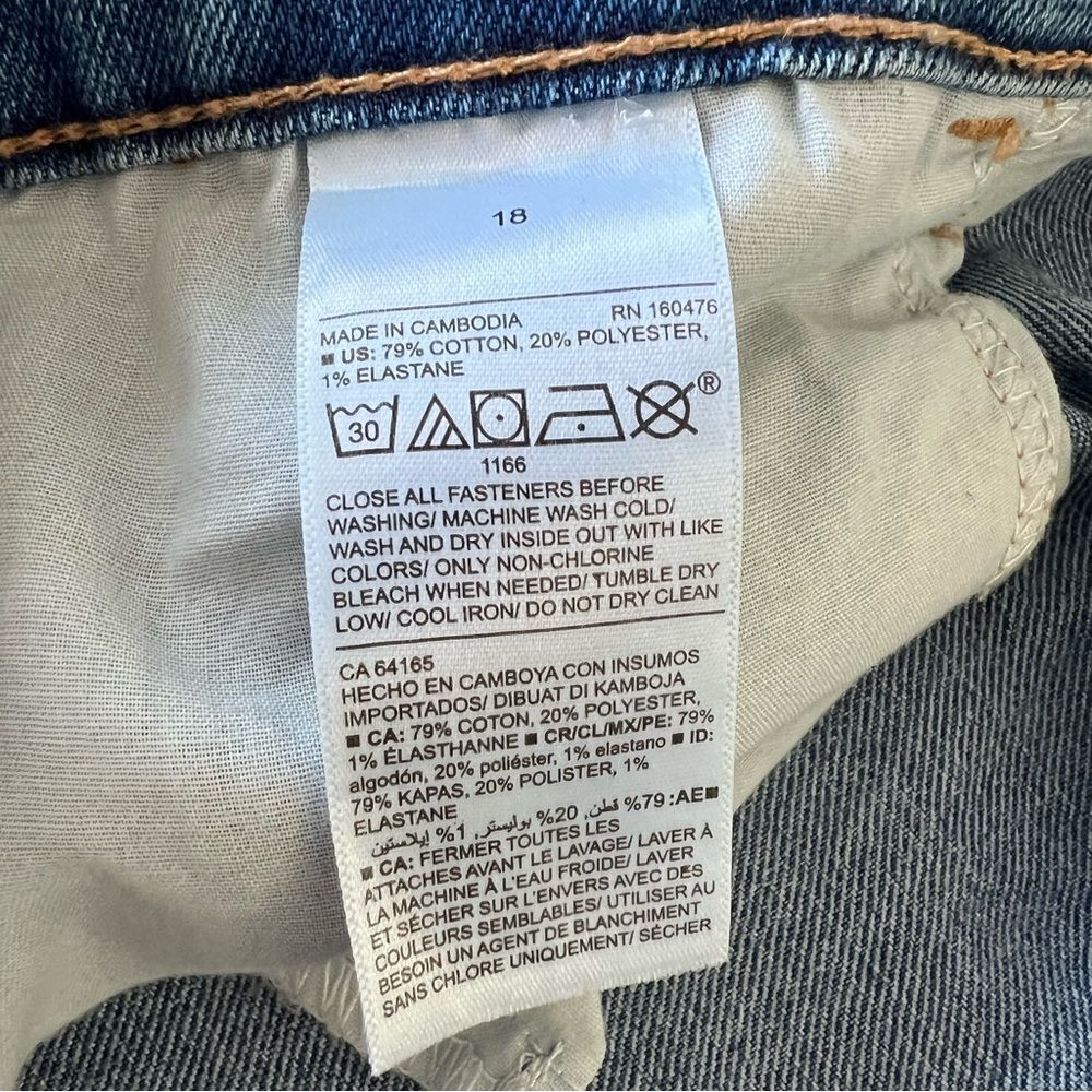 Old Navy Cuffed Denim Shorts - Picture 7 of 7